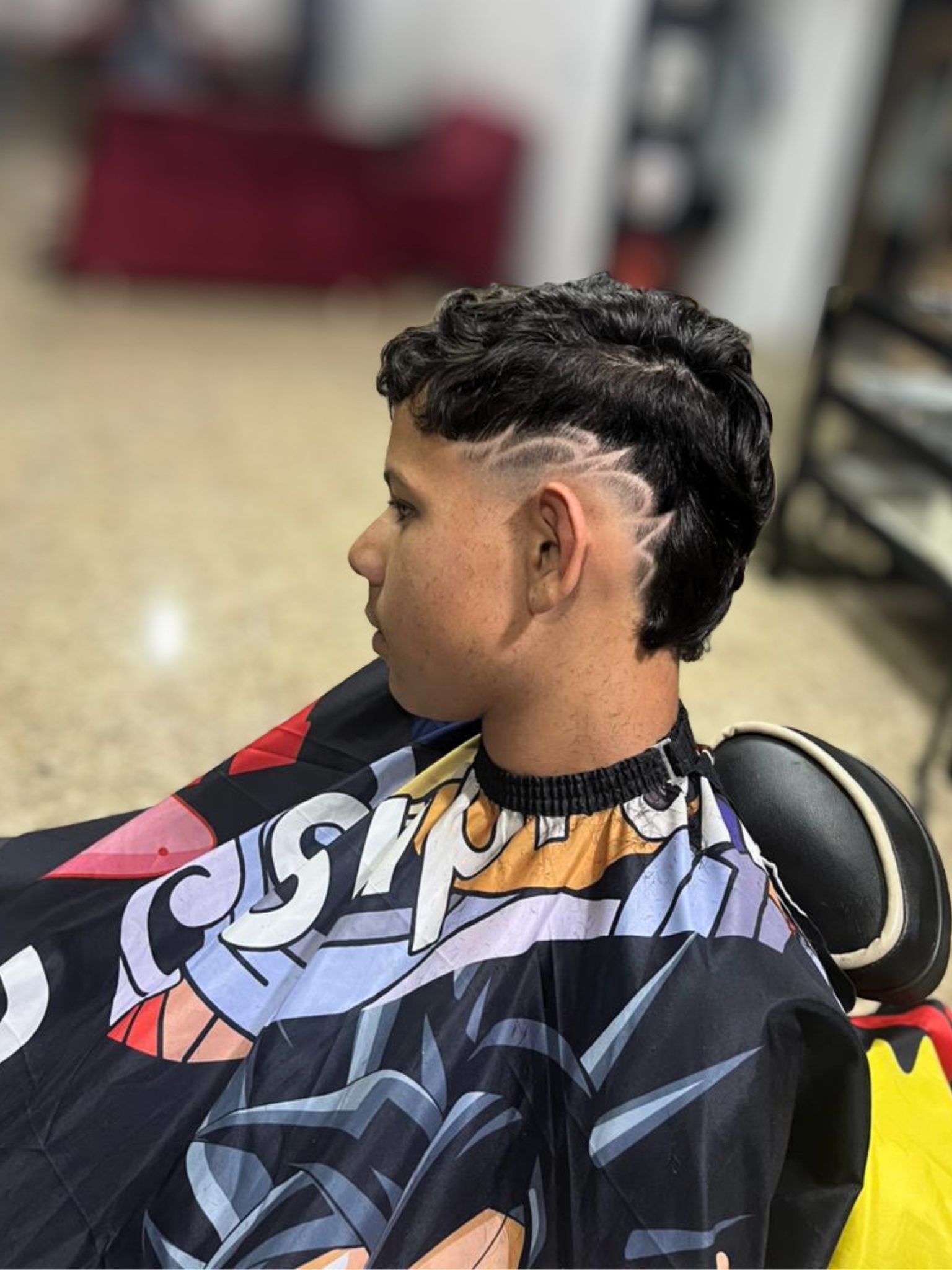 Corte navalhado realizado na Cave Barber